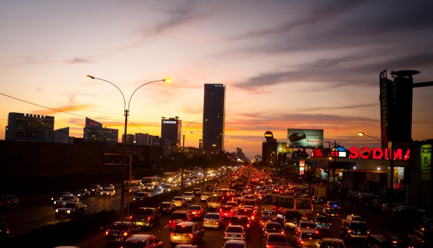 Traveling by car in Lima costs four times more to use public transport